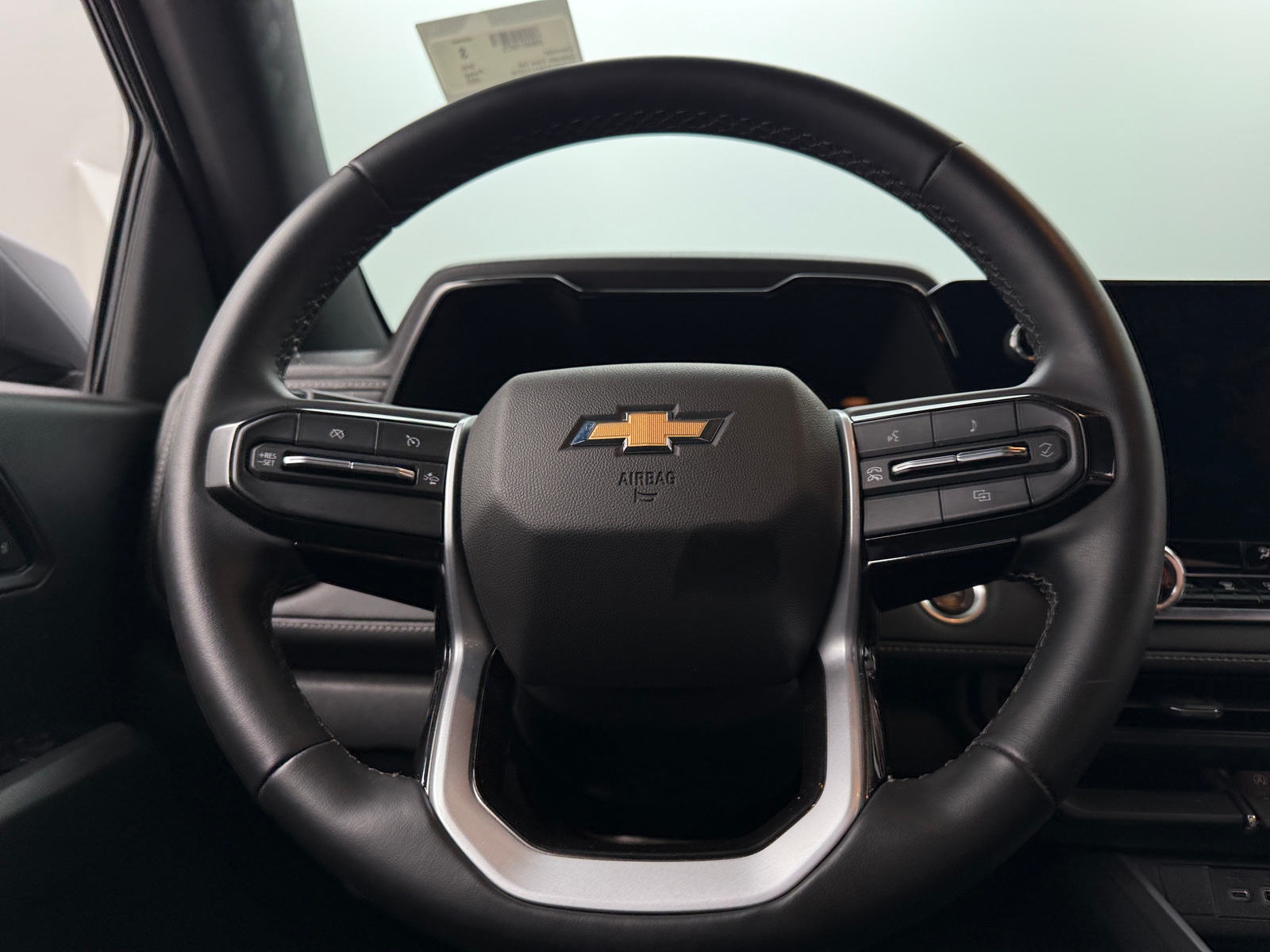 Thumbnail: 2023 Chevrolet Colorado - 5