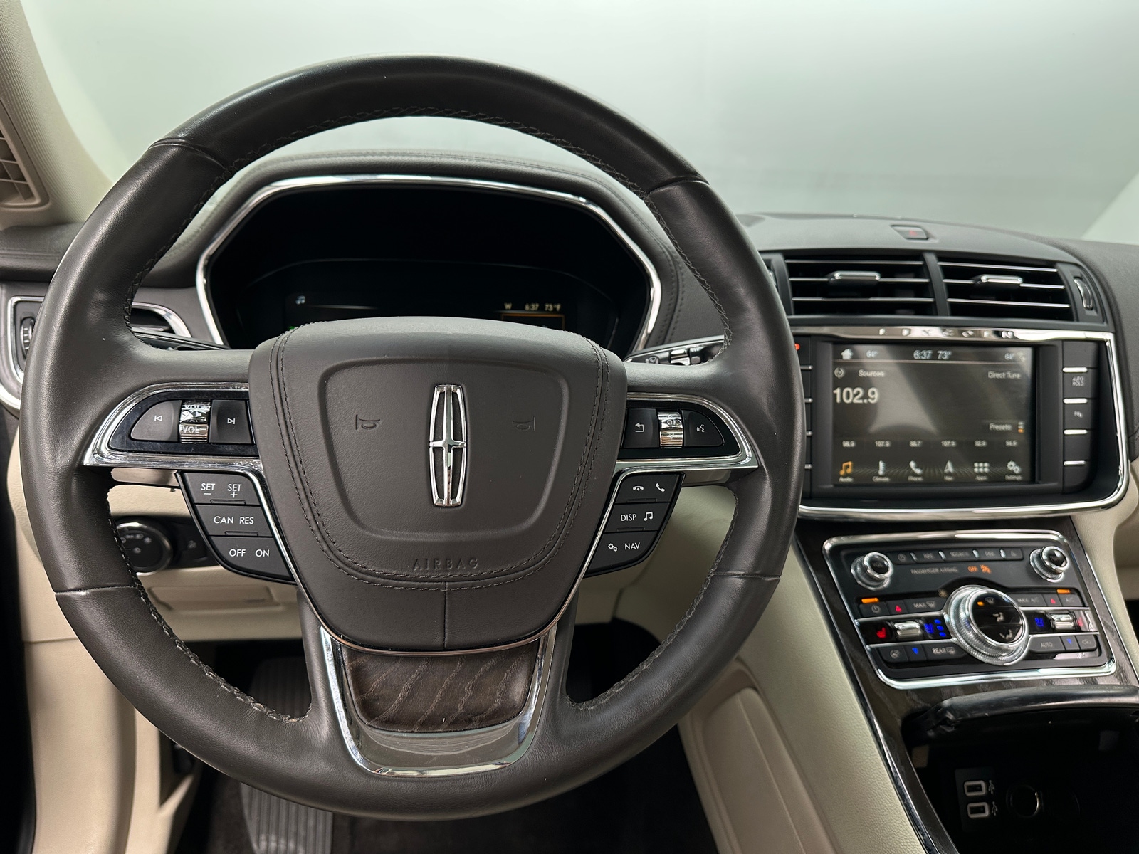 Thumbnail: 2017 Lincoln Continental - 4