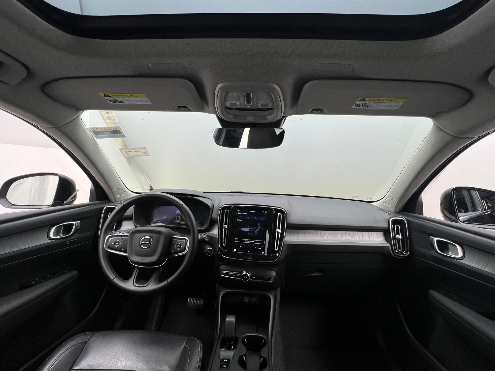 Thumbnail: 2024 Volvo XC40 - 2