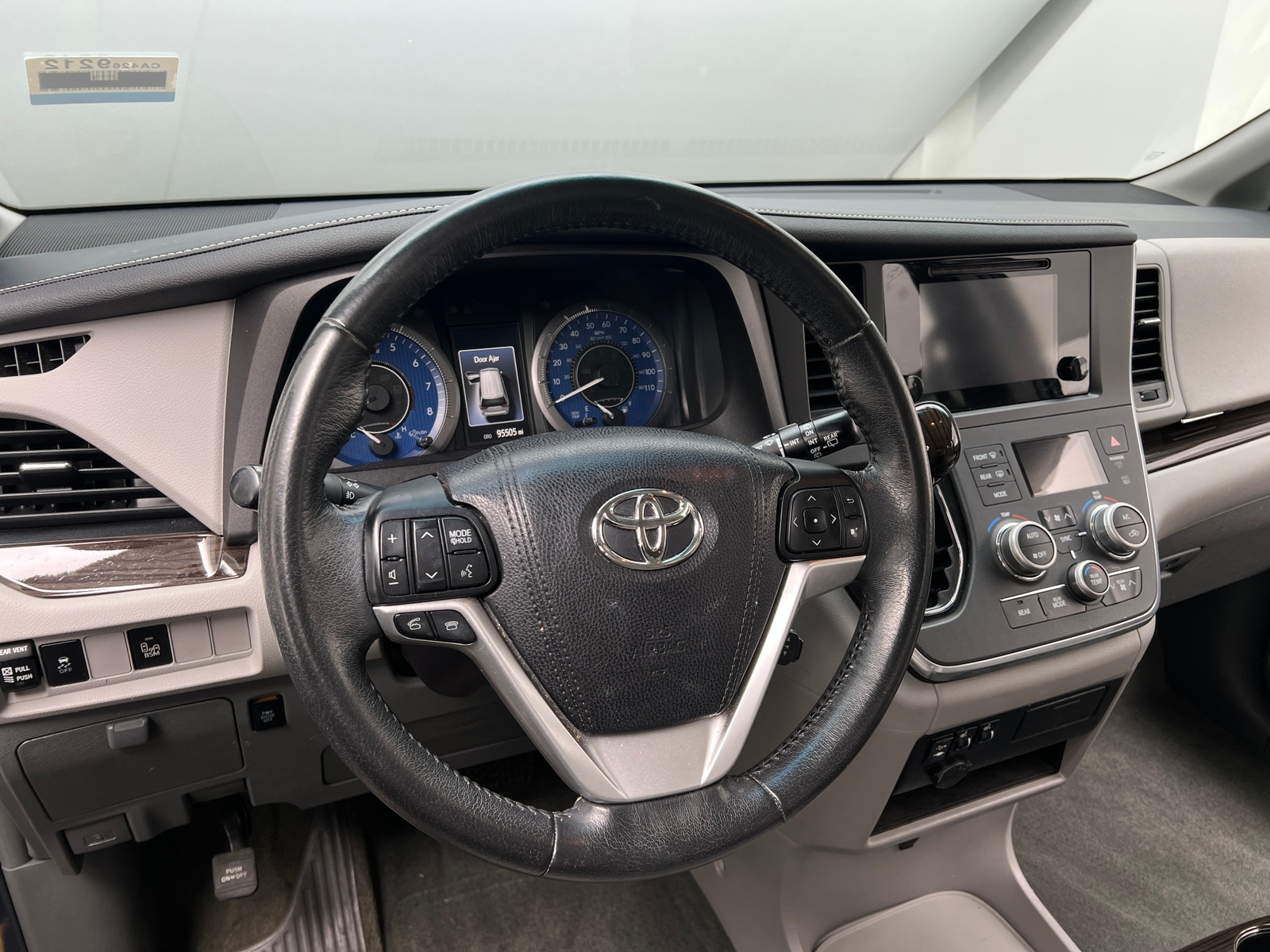 Thumbnail: 2017 Toyota Sienna - 4