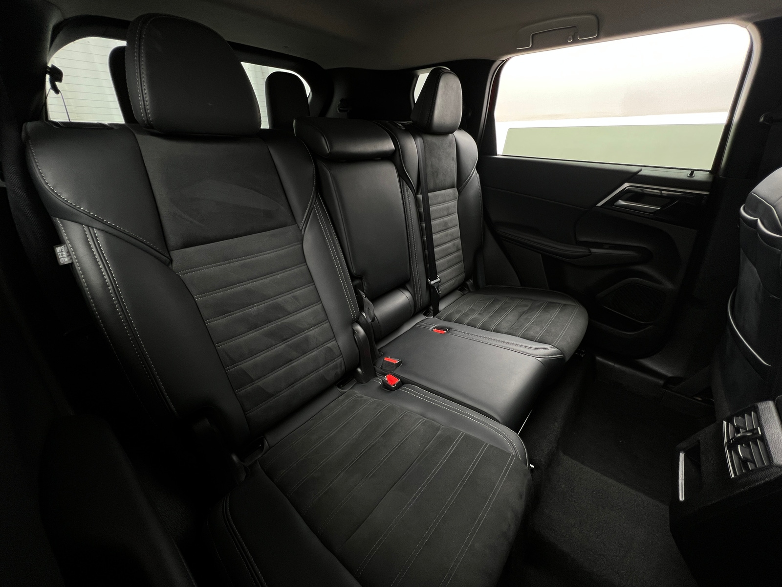 Thumbnail: 2024 Mitsubishi Outlander - 5