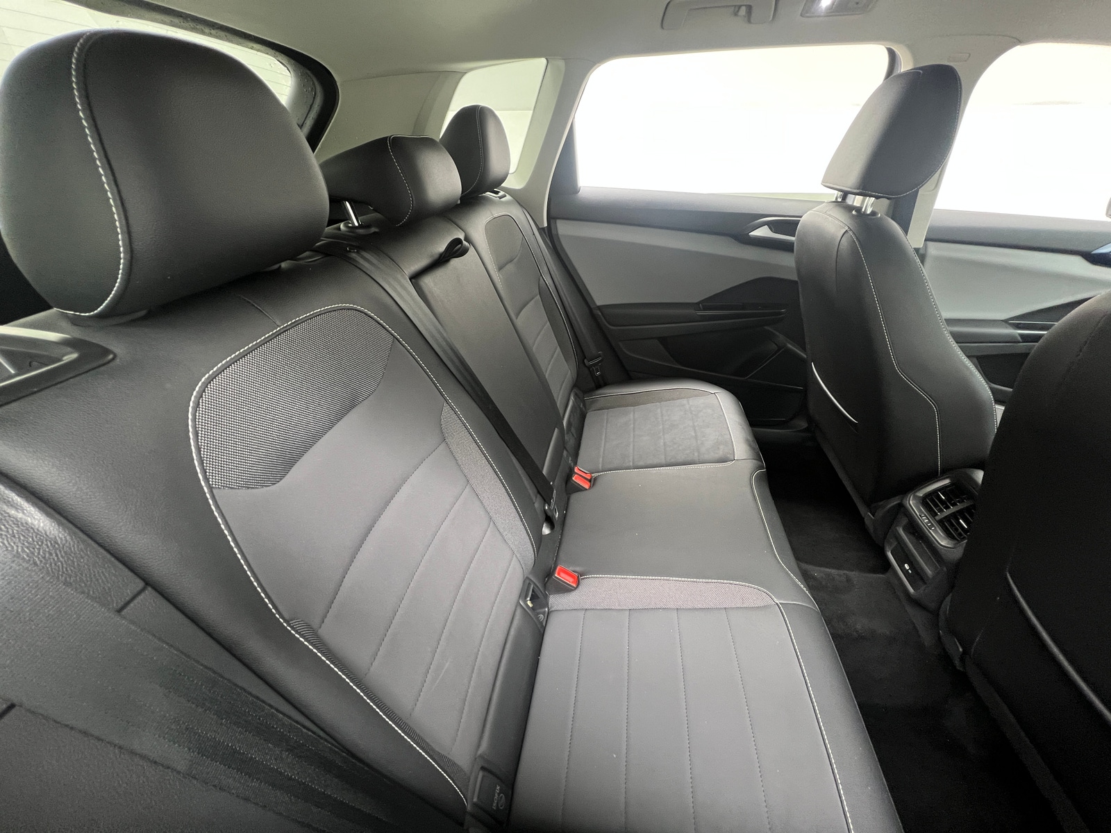 Thumbnail: 2022 Volkswagen Taos - 5