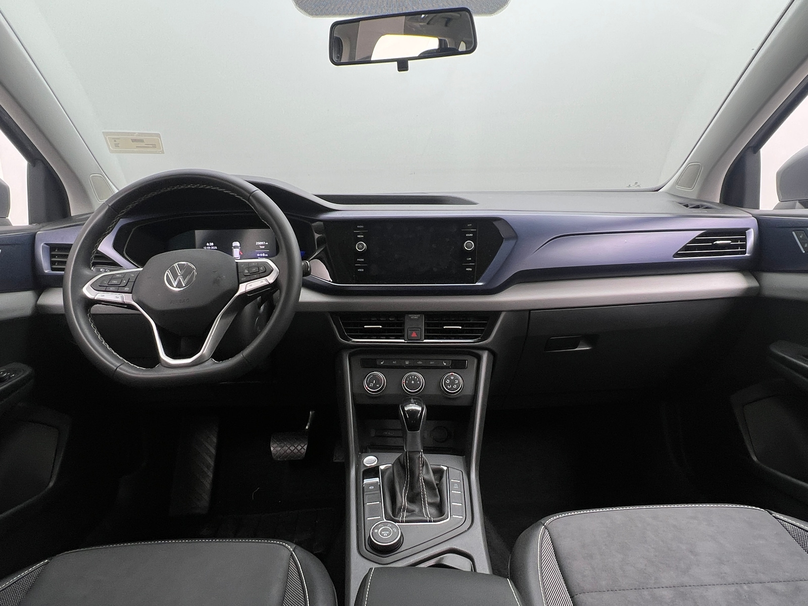 Thumbnail: 2022 Volkswagen Taos - 2