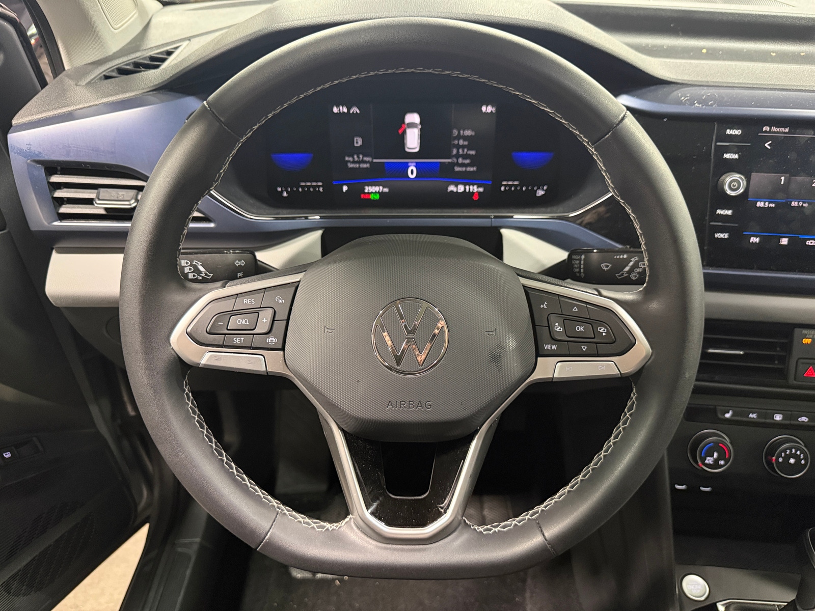 Thumbnail: 2022 Volkswagen Taos - 4