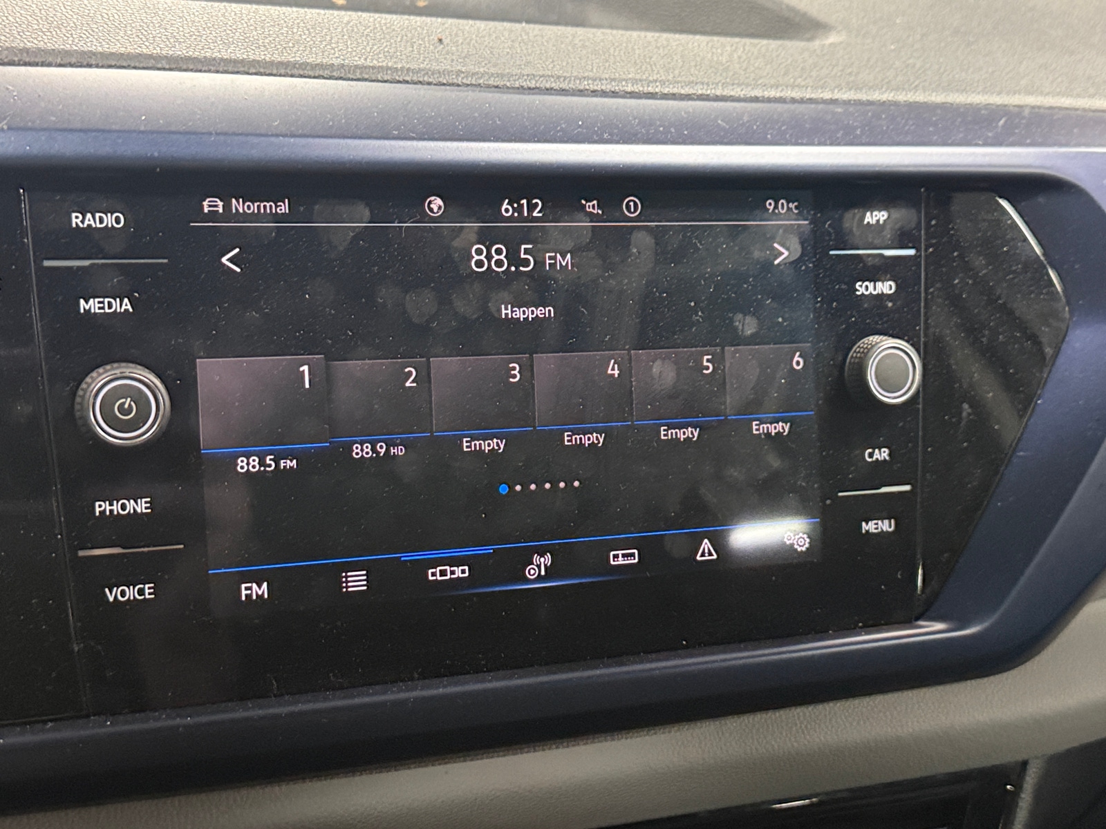 Thumbnail: 2022 Volkswagen Taos - 3