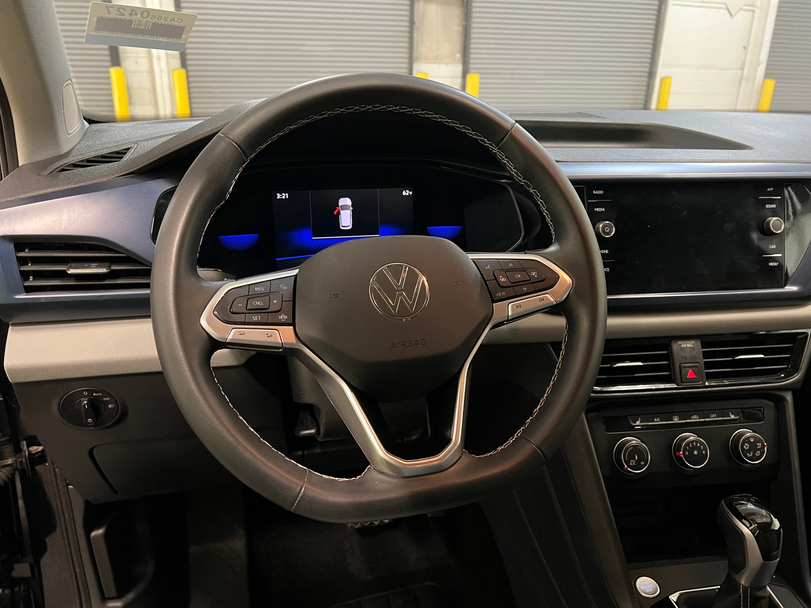 Thumbnail: 2022 Volkswagen Taos - 4