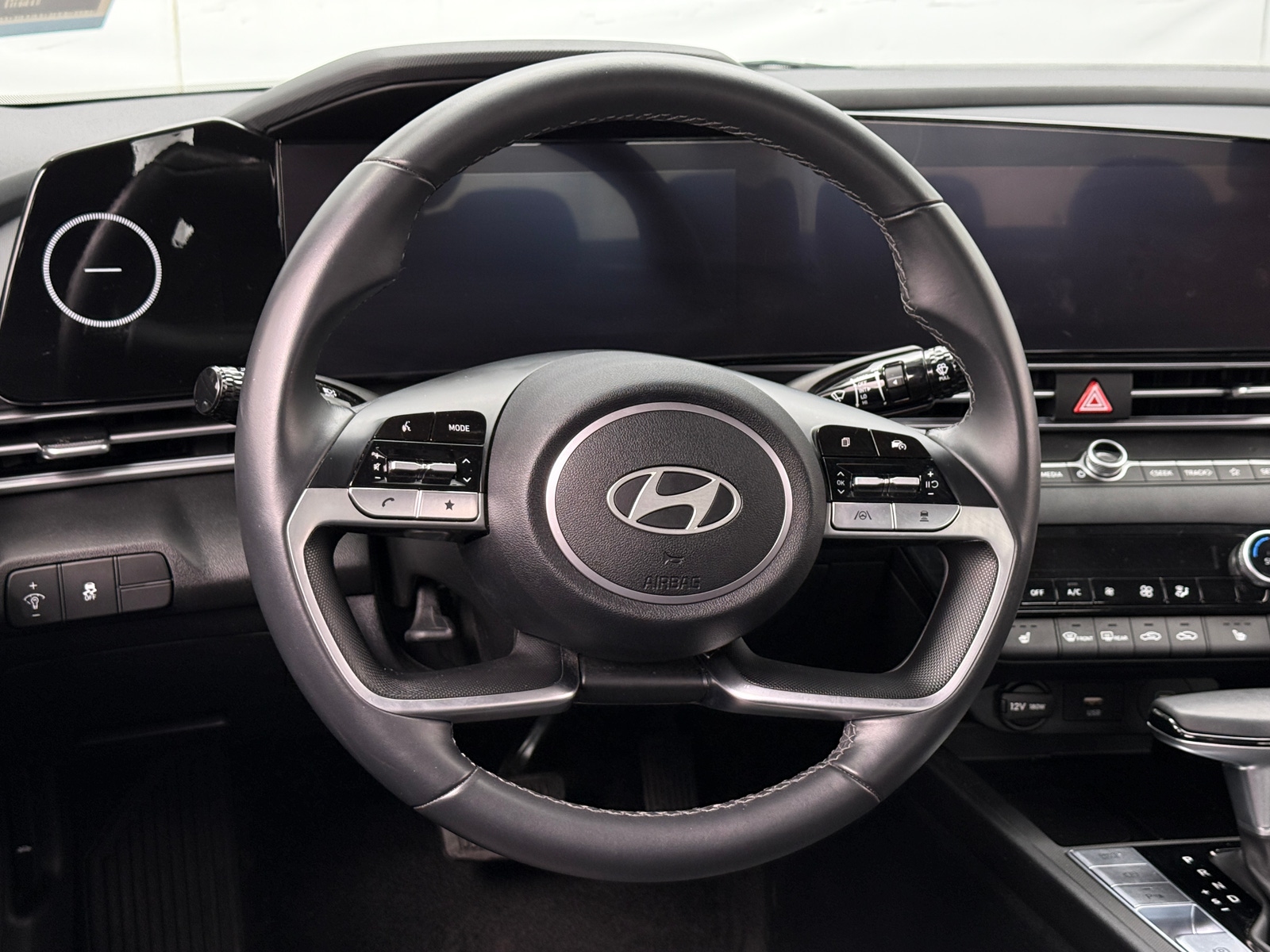 Thumbnail: 2024 Hyundai Elantra - 4