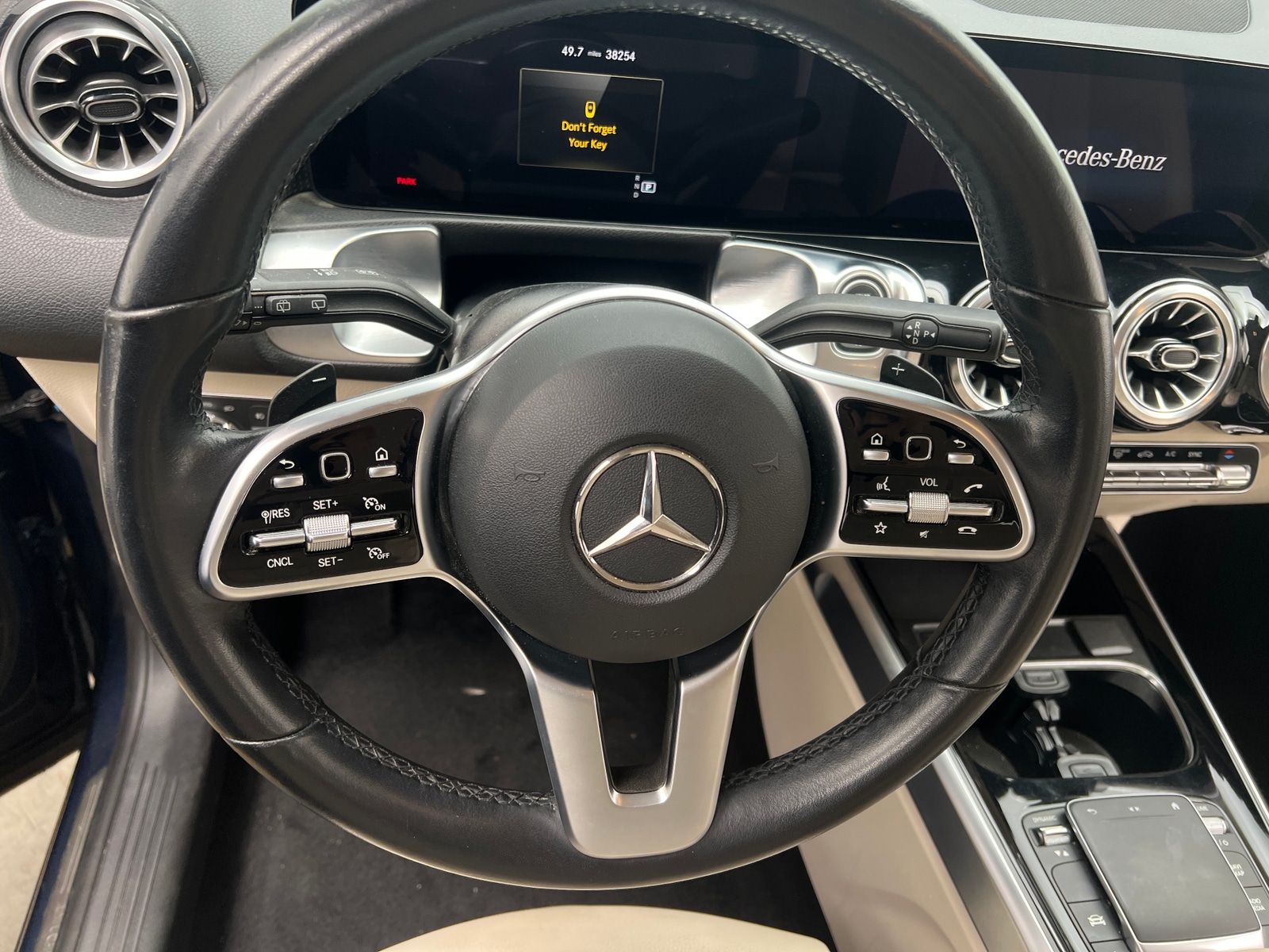 Thumbnail: 2023 Mercedes-Benz GLB - 4