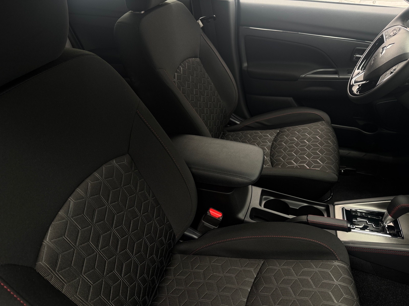 Thumbnail: 2025 Mitsubishi Outlander Sport - 2