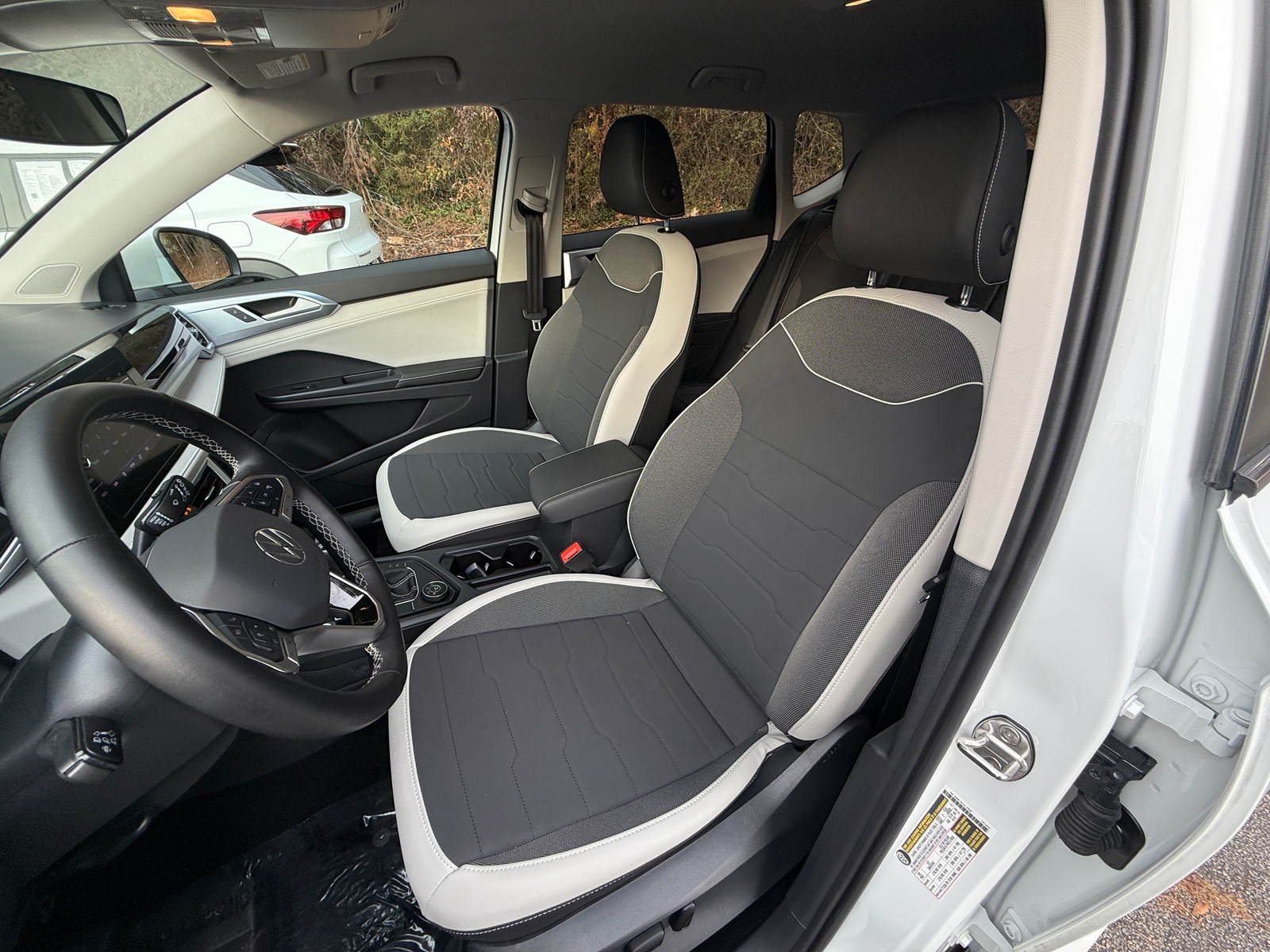 Thumbnail: 2025 Volkswagen Taos - 2