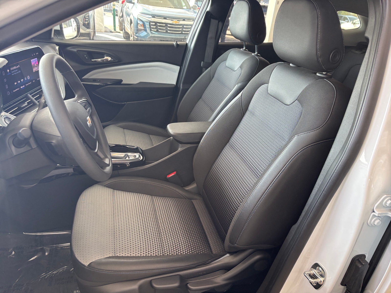 Thumbnail: 2025 Chevrolet Trax - 2