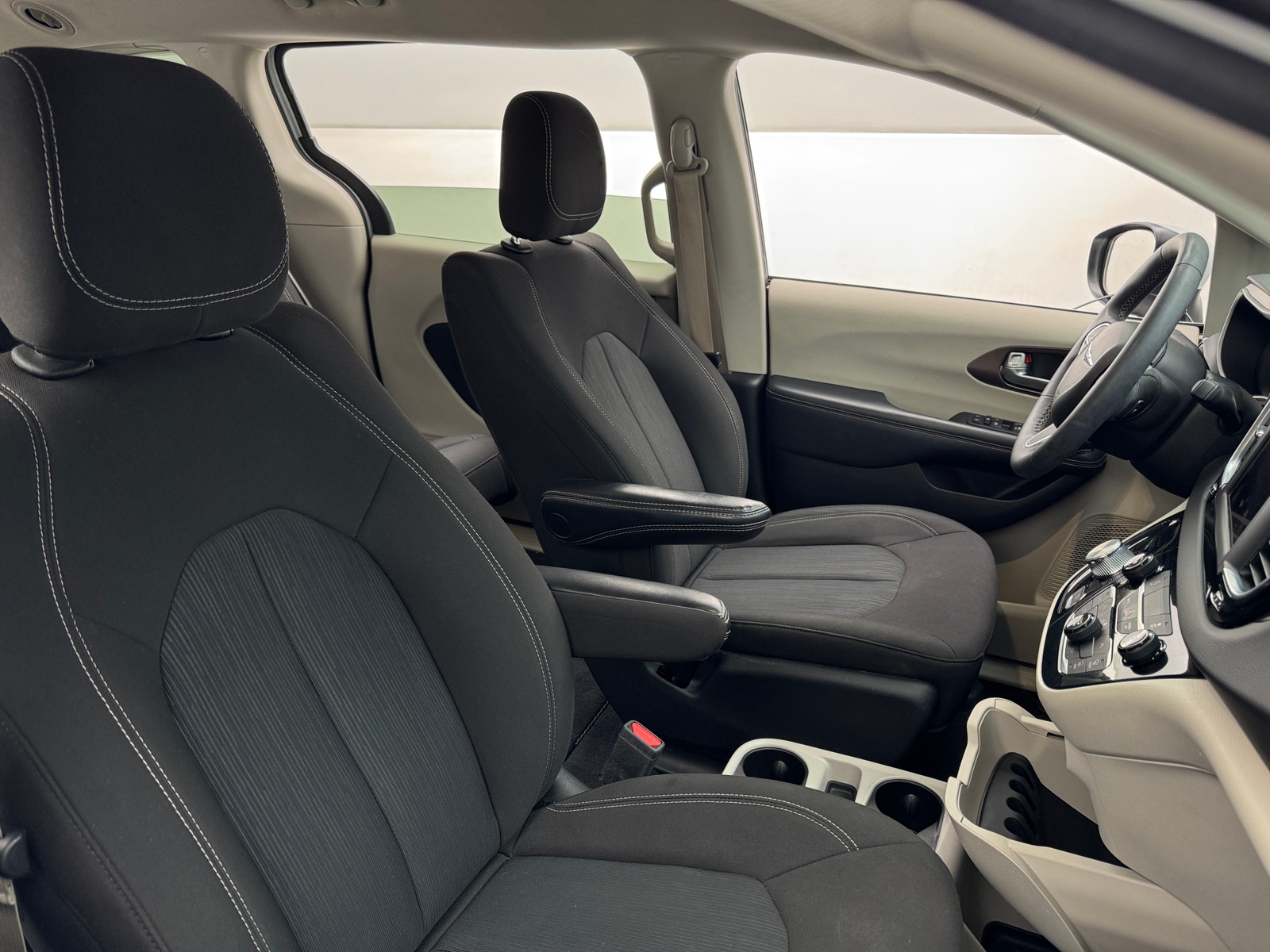 Thumbnail: 2023 Chrysler Voyager - 2