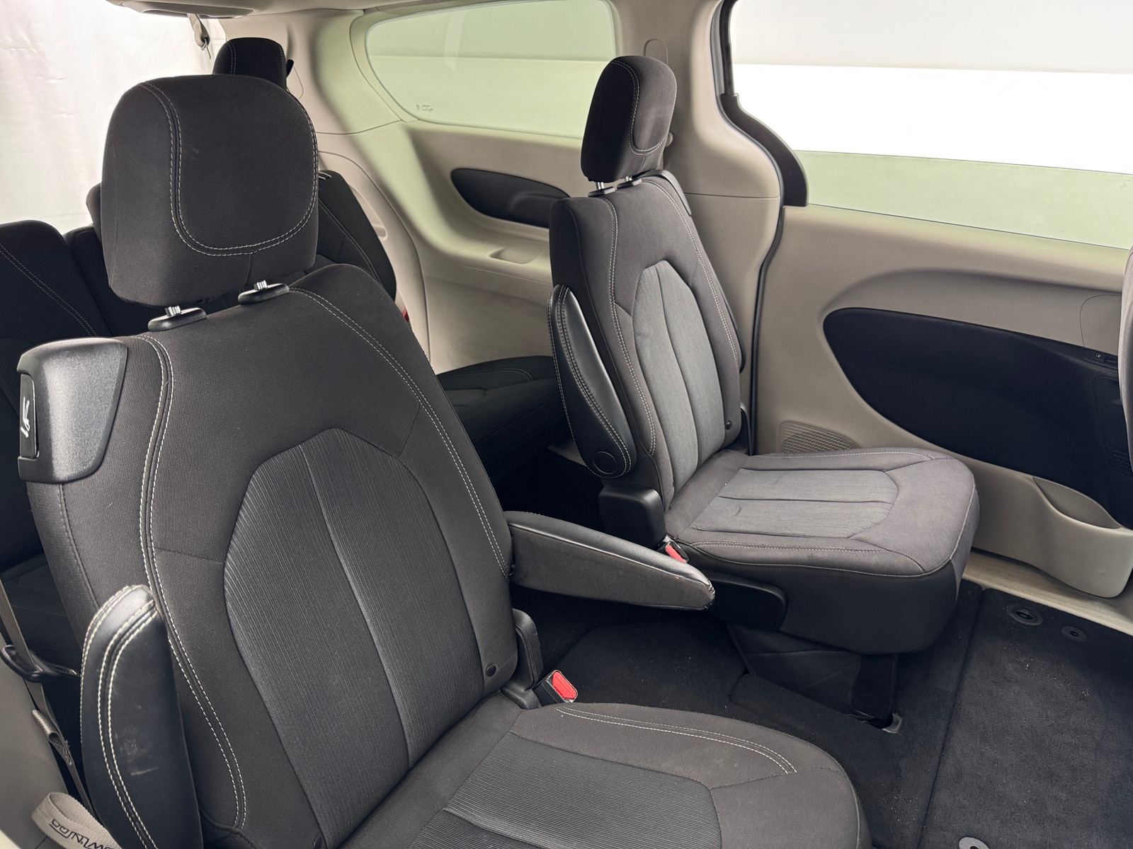 Thumbnail: 2023 Chrysler Voyager - 6