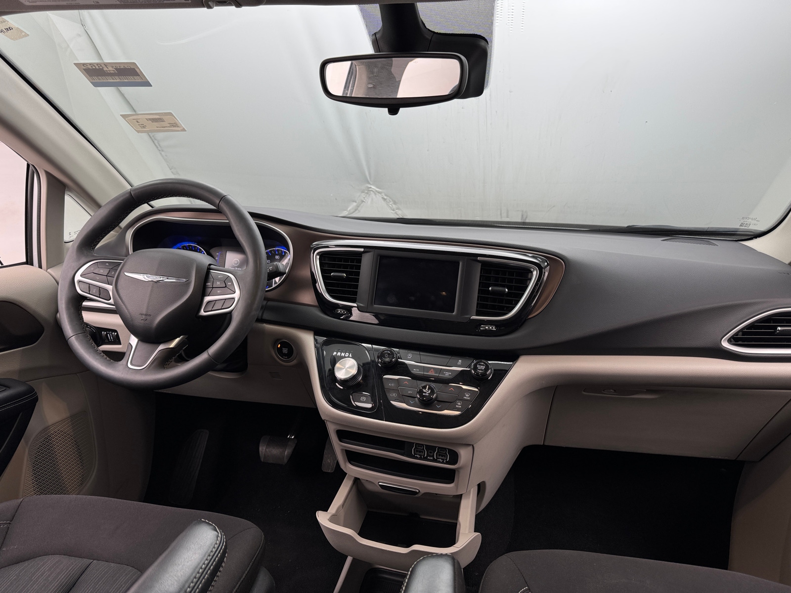 Thumbnail: 2023 Chrysler Voyager - 3