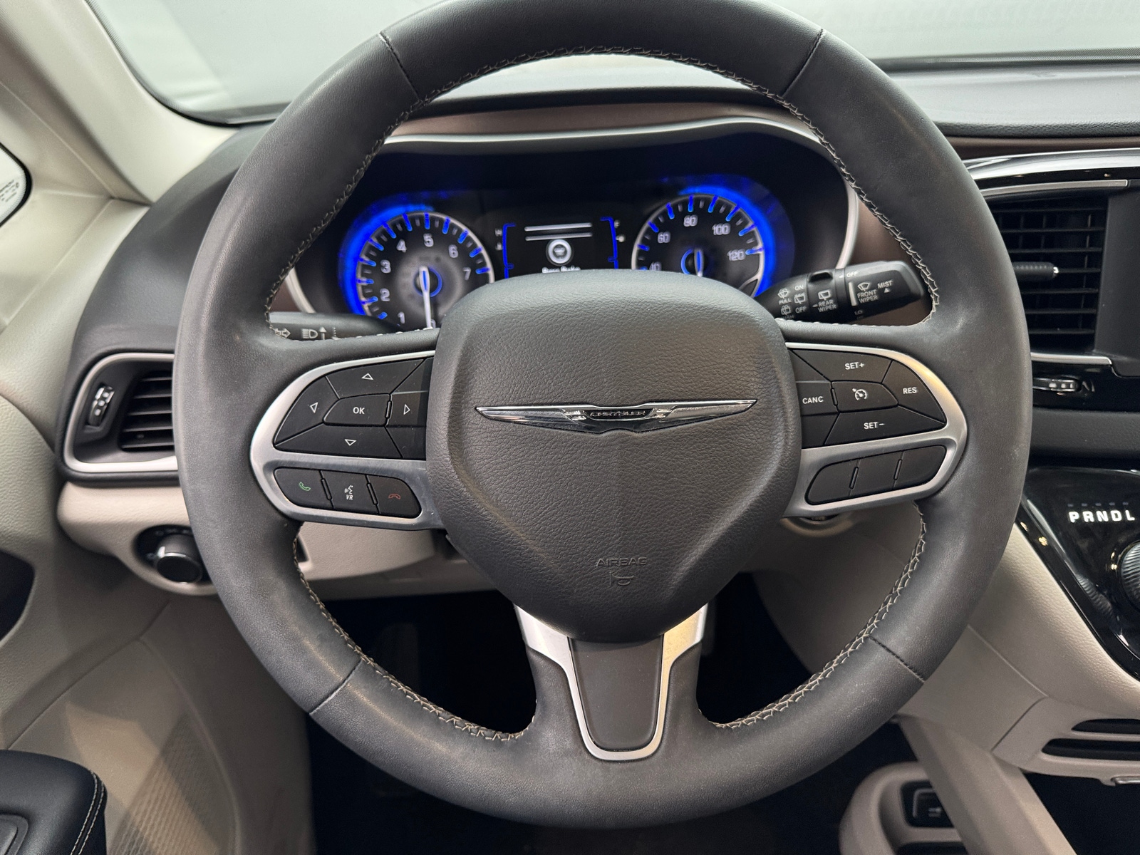 Thumbnail: 2023 Chrysler Voyager - 5