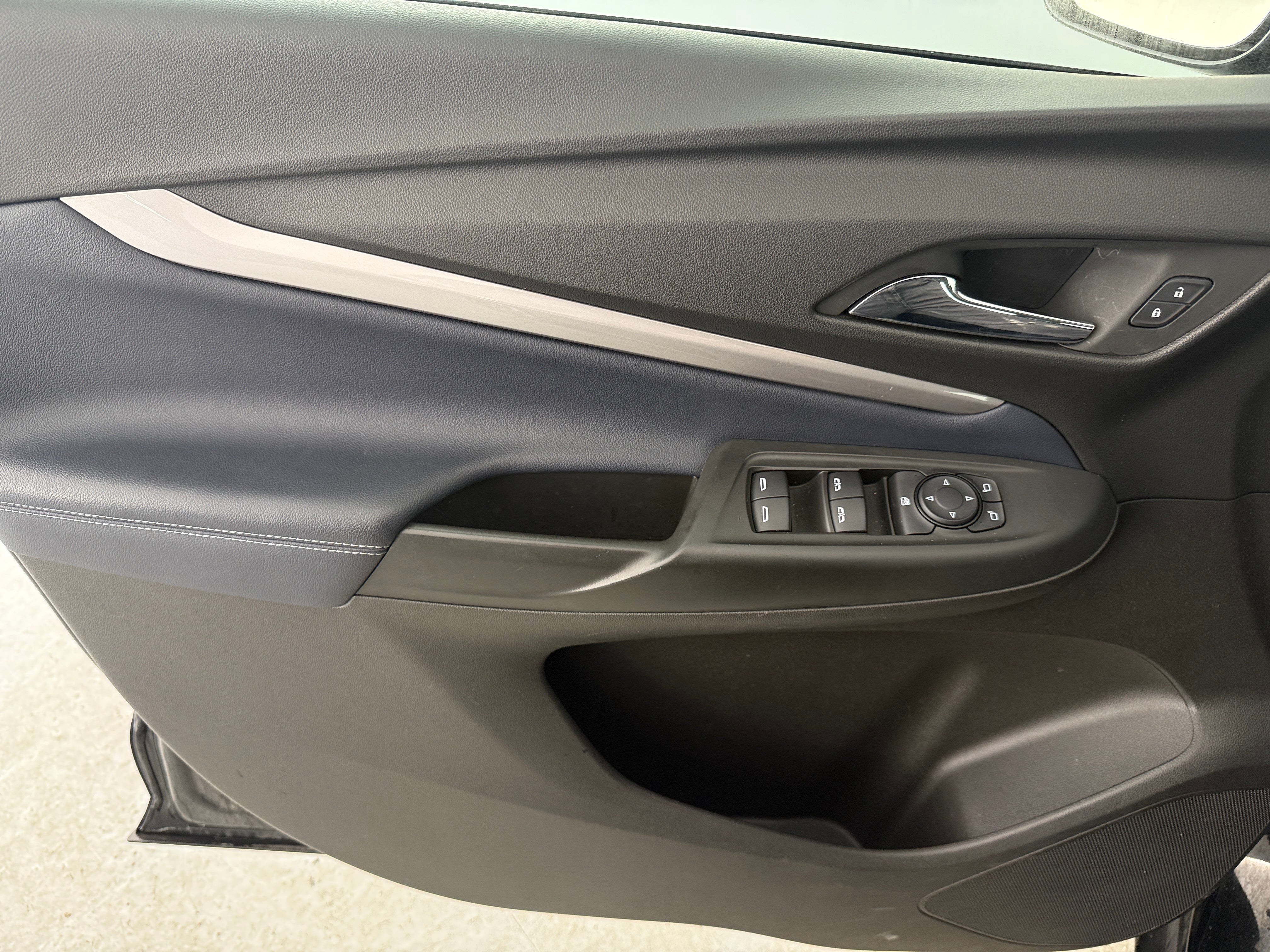 Used 2023 Chevrolet Bolt EUV Premier with VIN 1G1FZ6S09P4105860 for sale in Oak Creek, WI