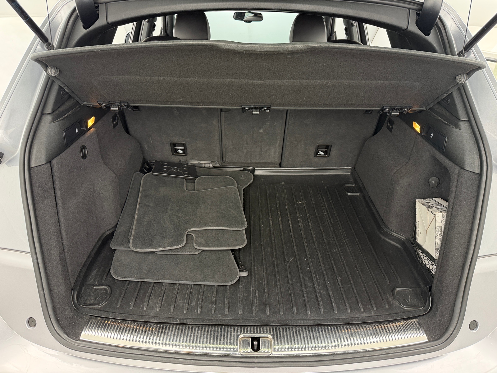 Thumbnail: 2016 Audi SQ5 - 6