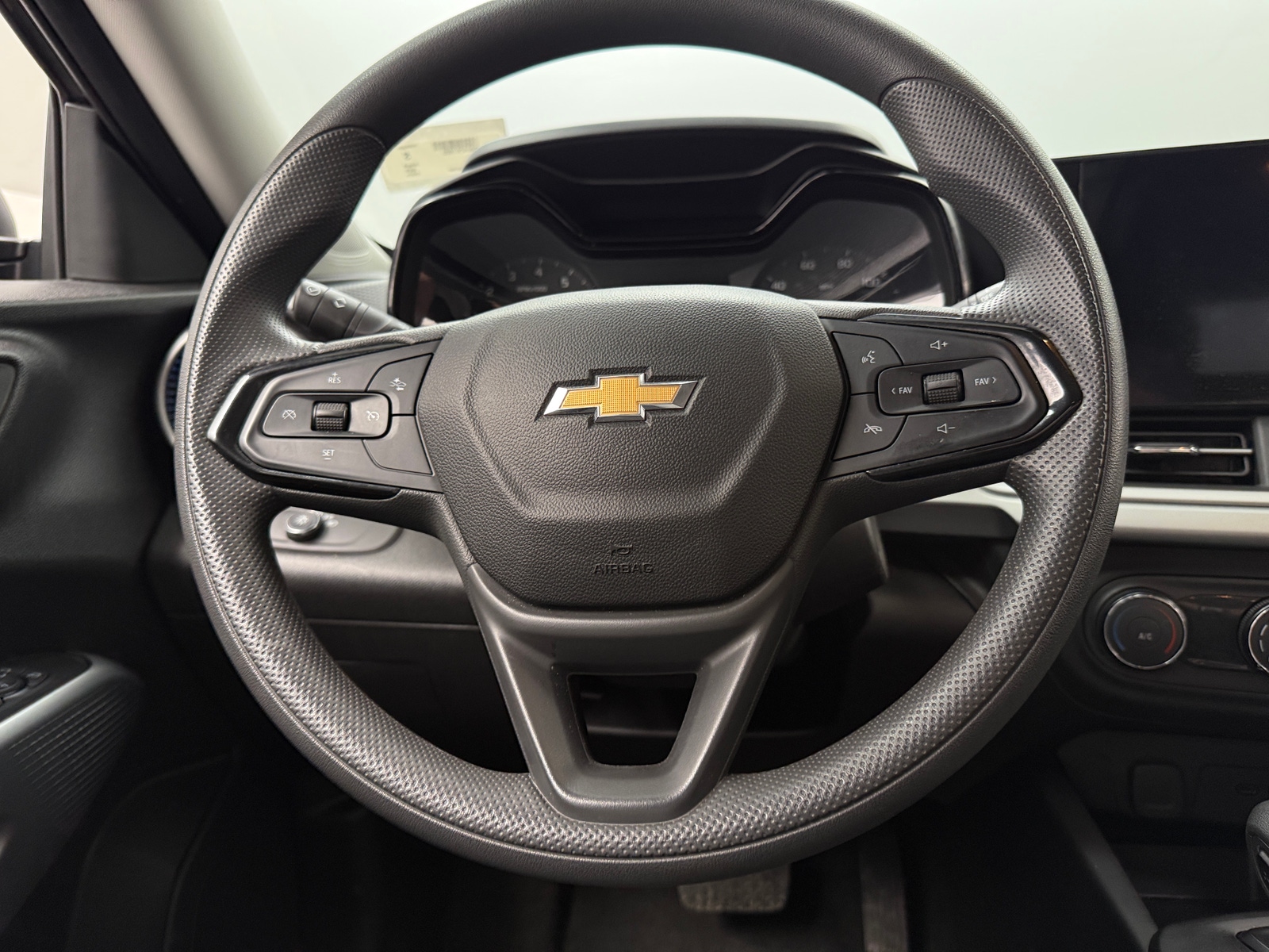 Thumbnail: 2025 Chevrolet Trax - 5