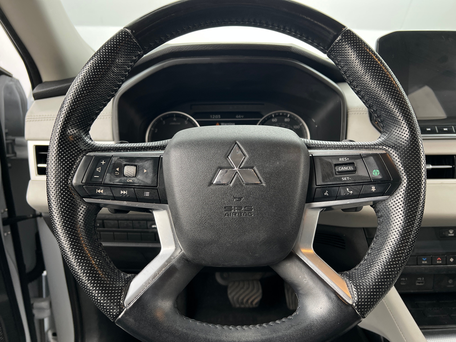 Thumbnail: 2022 Mitsubishi Outlander - 4