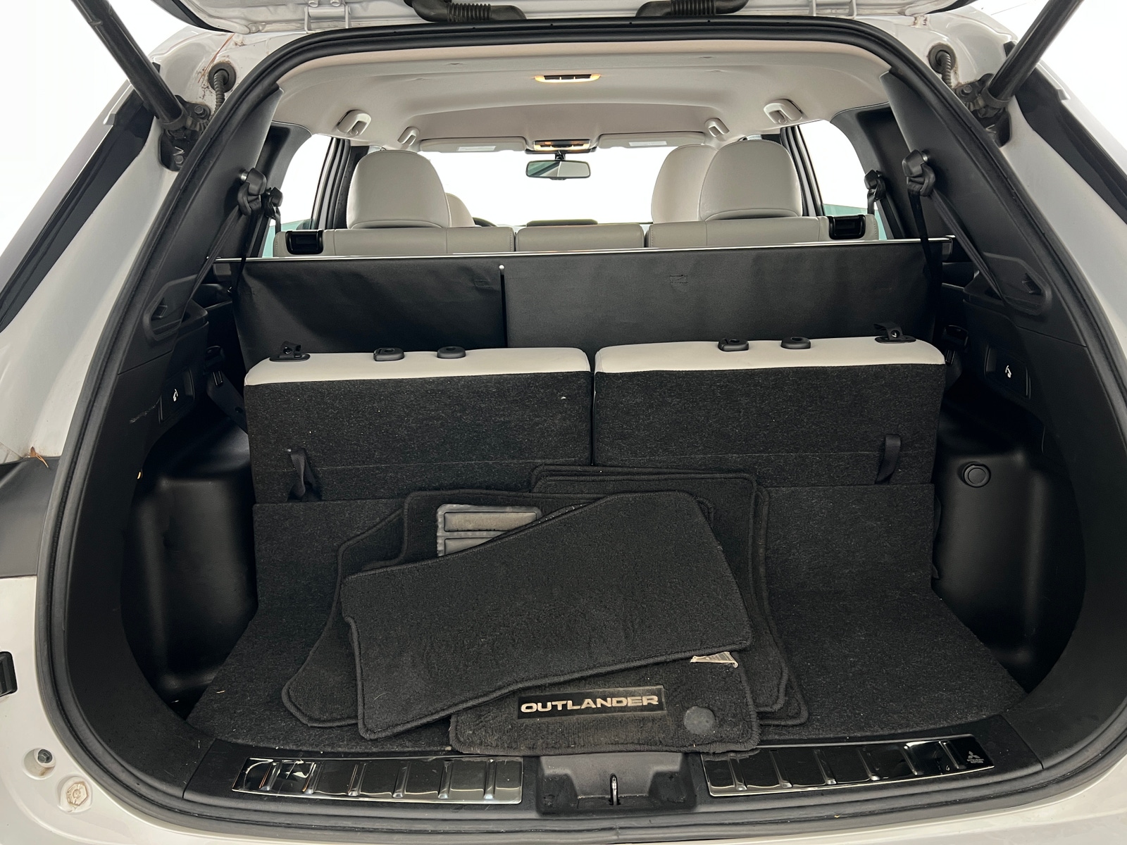 Thumbnail: 2022 Mitsubishi Outlander - 6