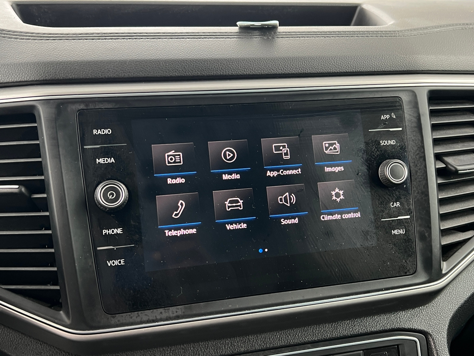 Thumbnail: 2019 Volkswagen Atlas - 3