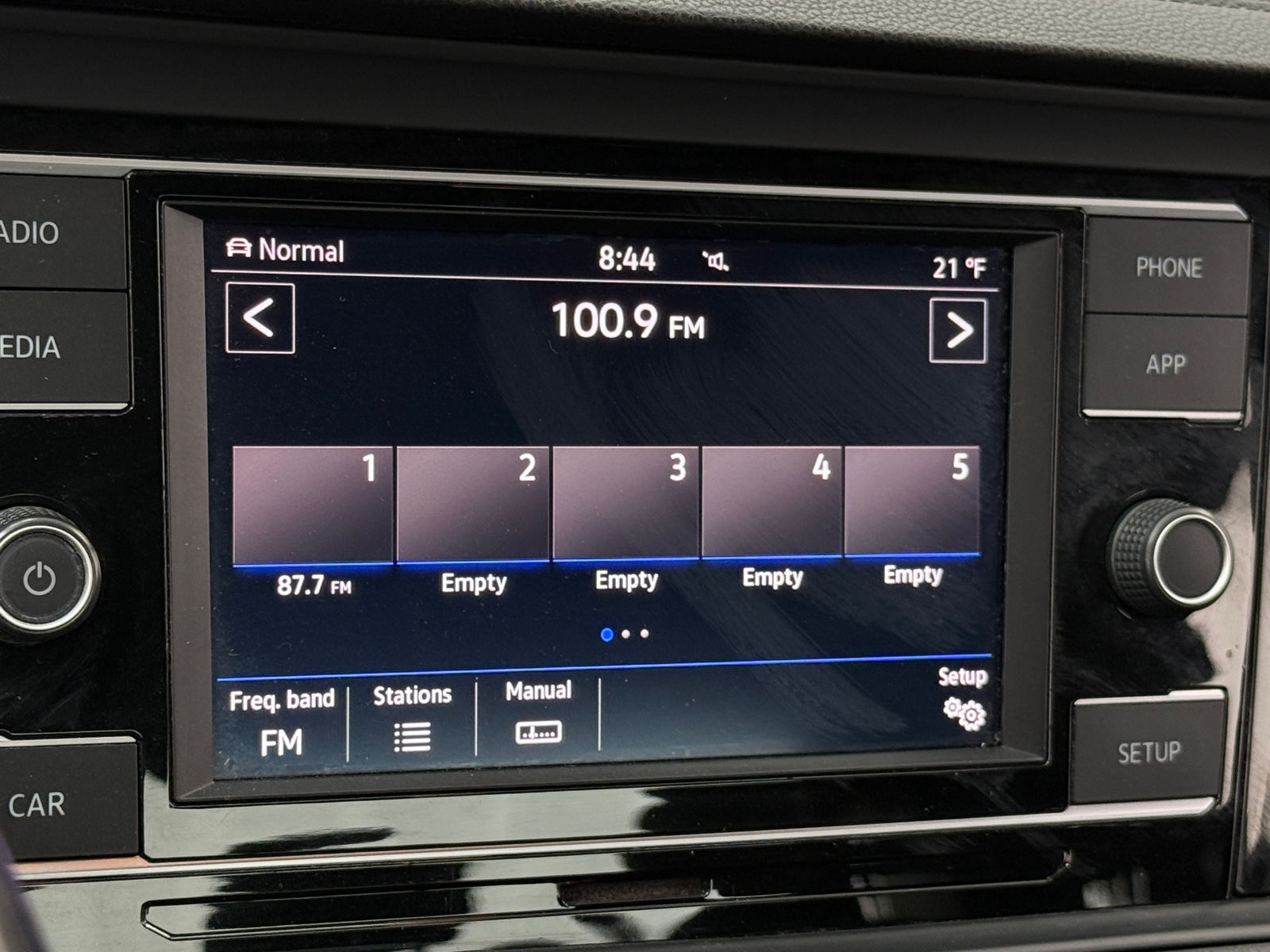 Thumbnail: 2019 Volkswagen Jetta - 4