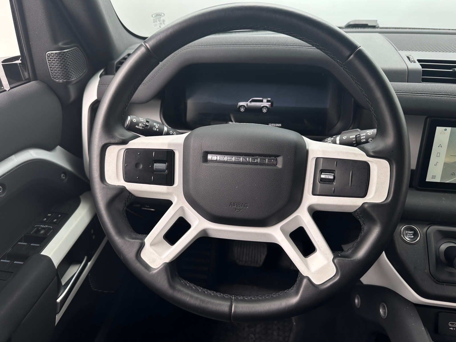 Thumbnail: 2023 Land Rover Defender - 4