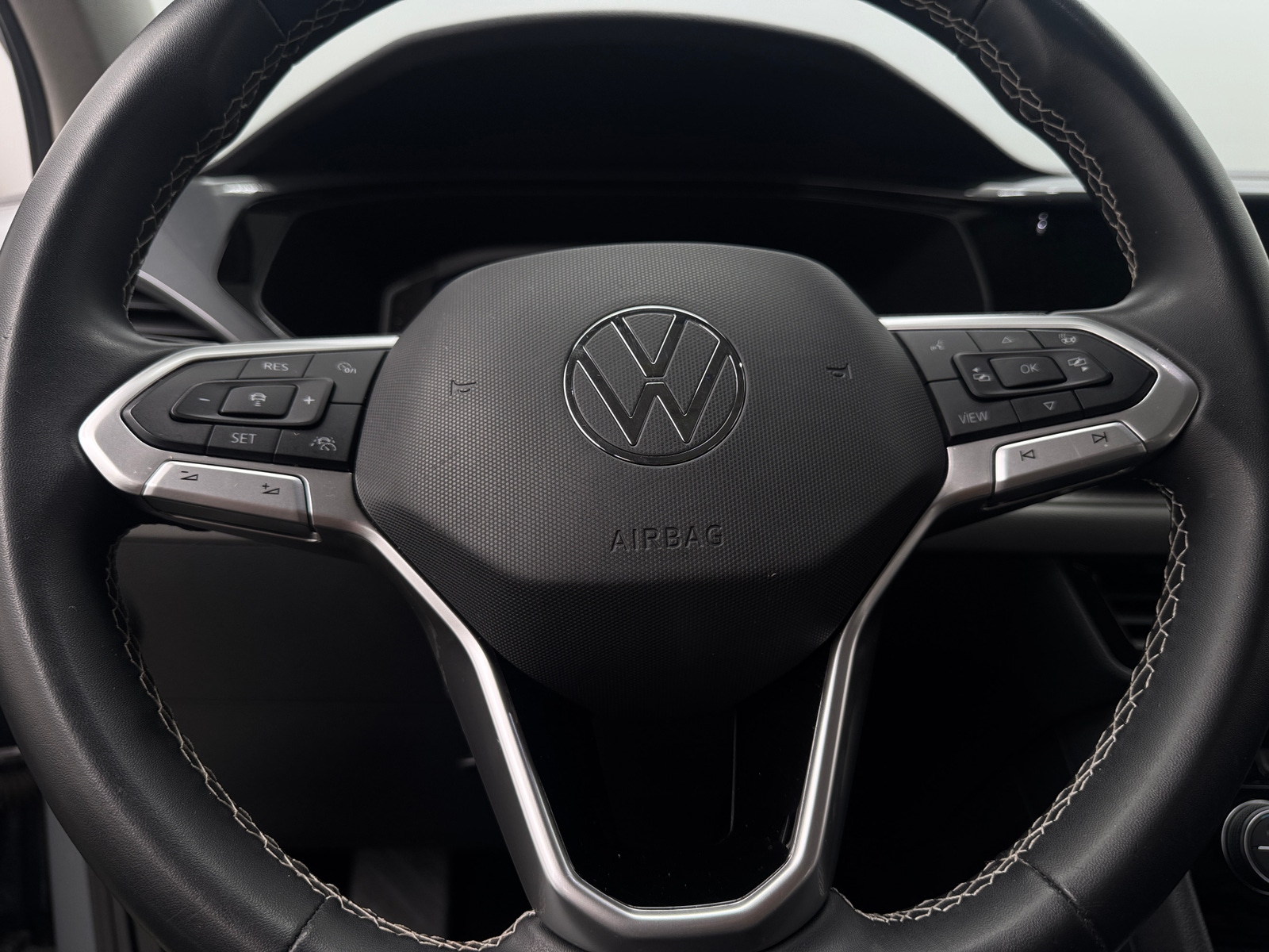 Thumbnail: 2022 Volkswagen Taos - 4