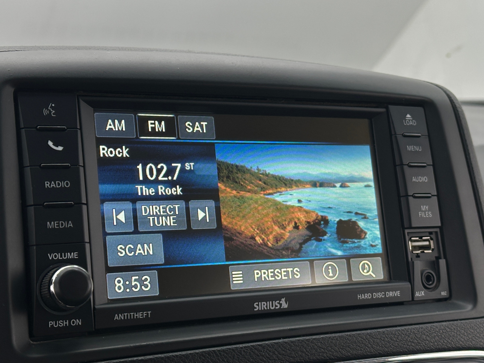 Thumbnail: 2016 Chrysler Town & Country - 3