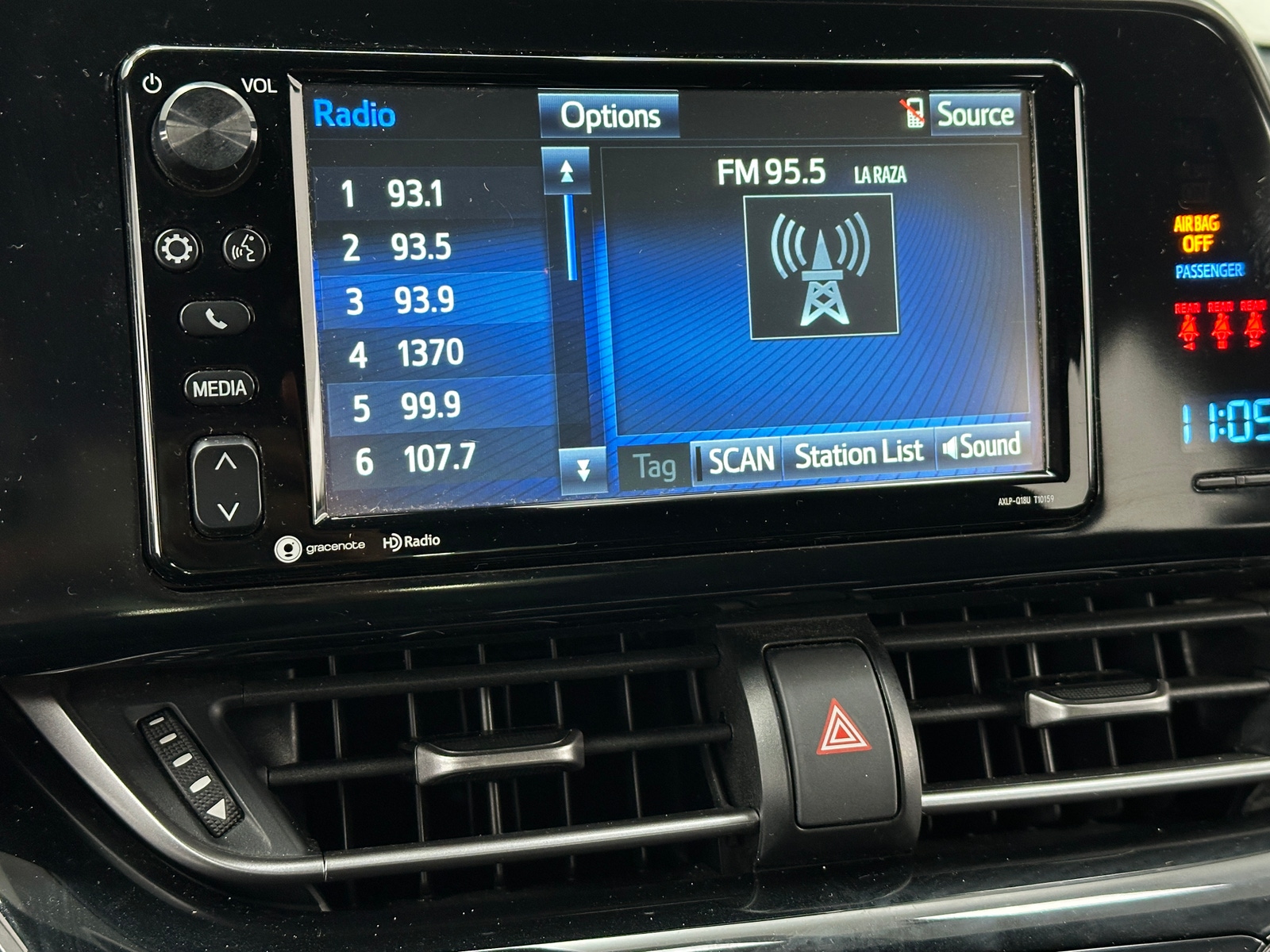 Thumbnail: 2018 Toyota C-HR - 4