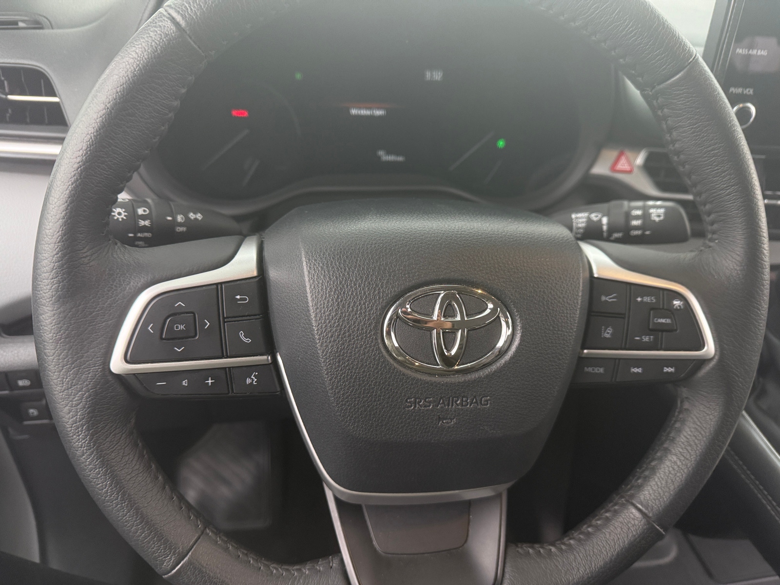 Thumbnail: 2025 Toyota Sienna - 4