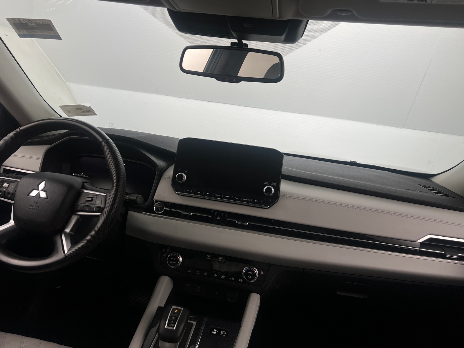 Thumbnail: 2023 Mitsubishi Outlander - 2