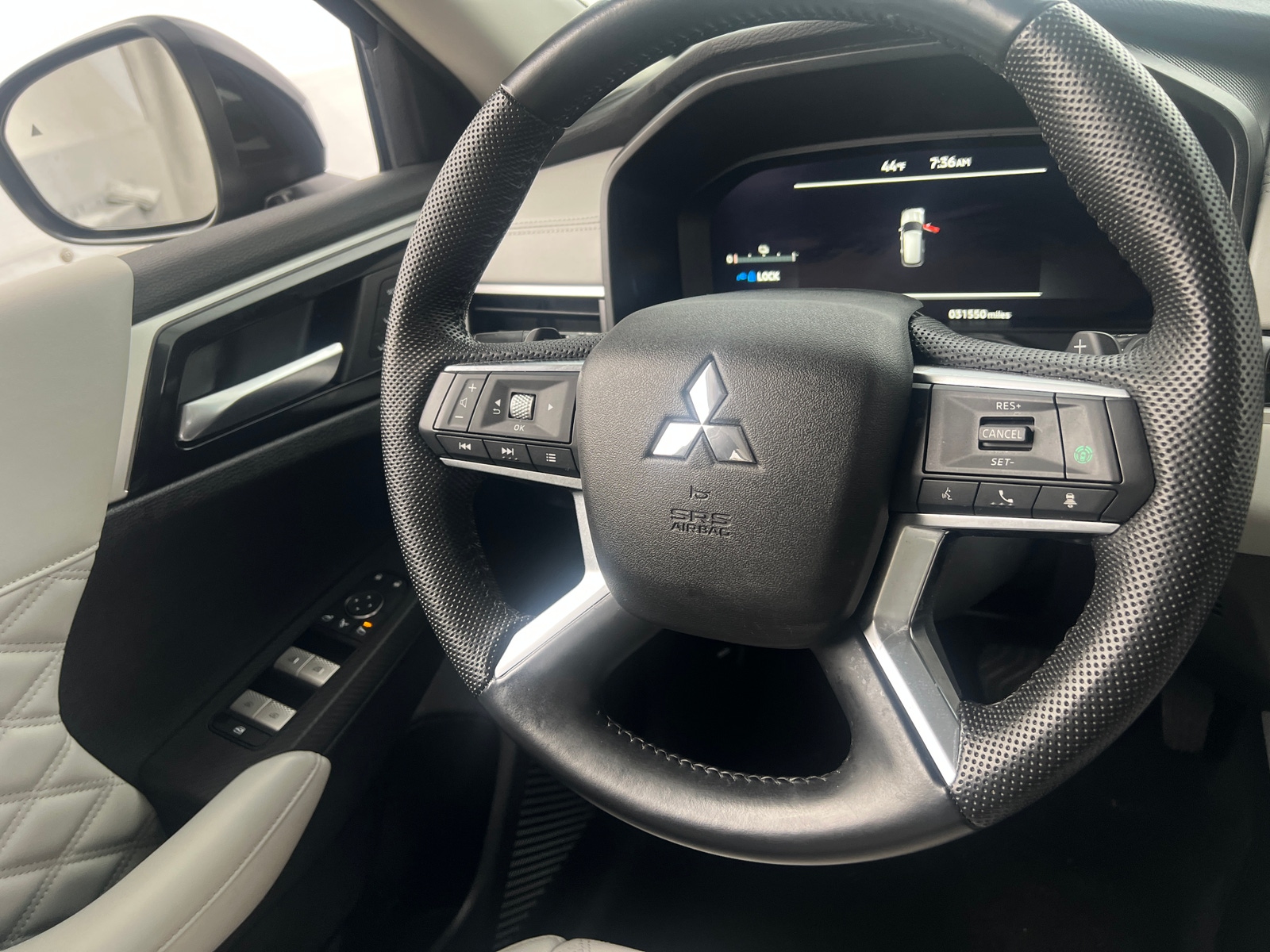 Thumbnail: 2023 Mitsubishi Outlander - 4