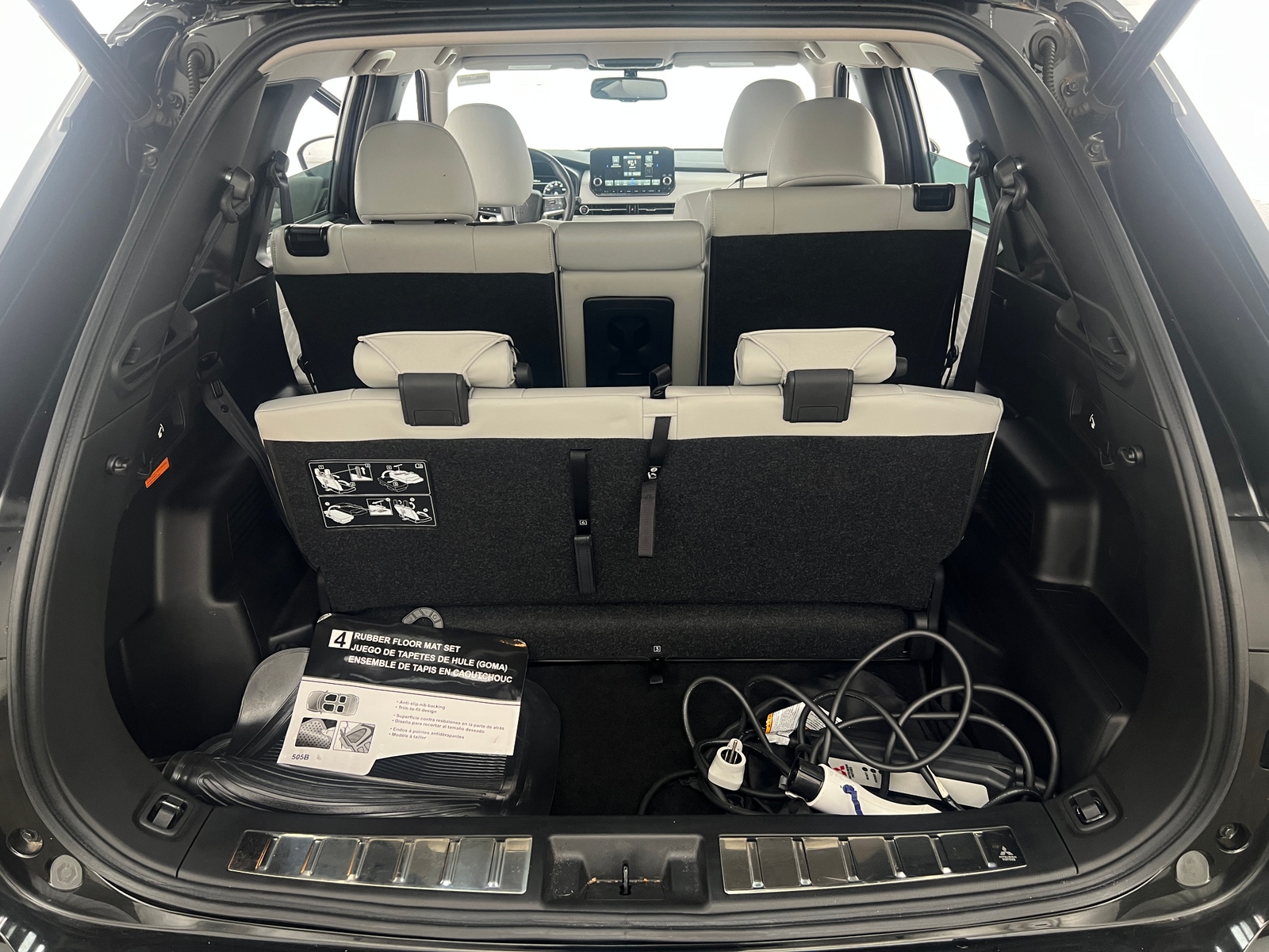 Thumbnail: 2023 Mitsubishi Outlander - 6