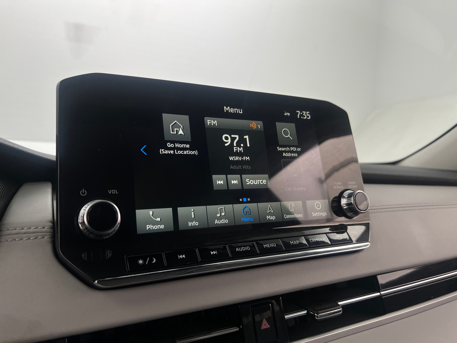 Thumbnail: 2023 Mitsubishi Outlander - 3