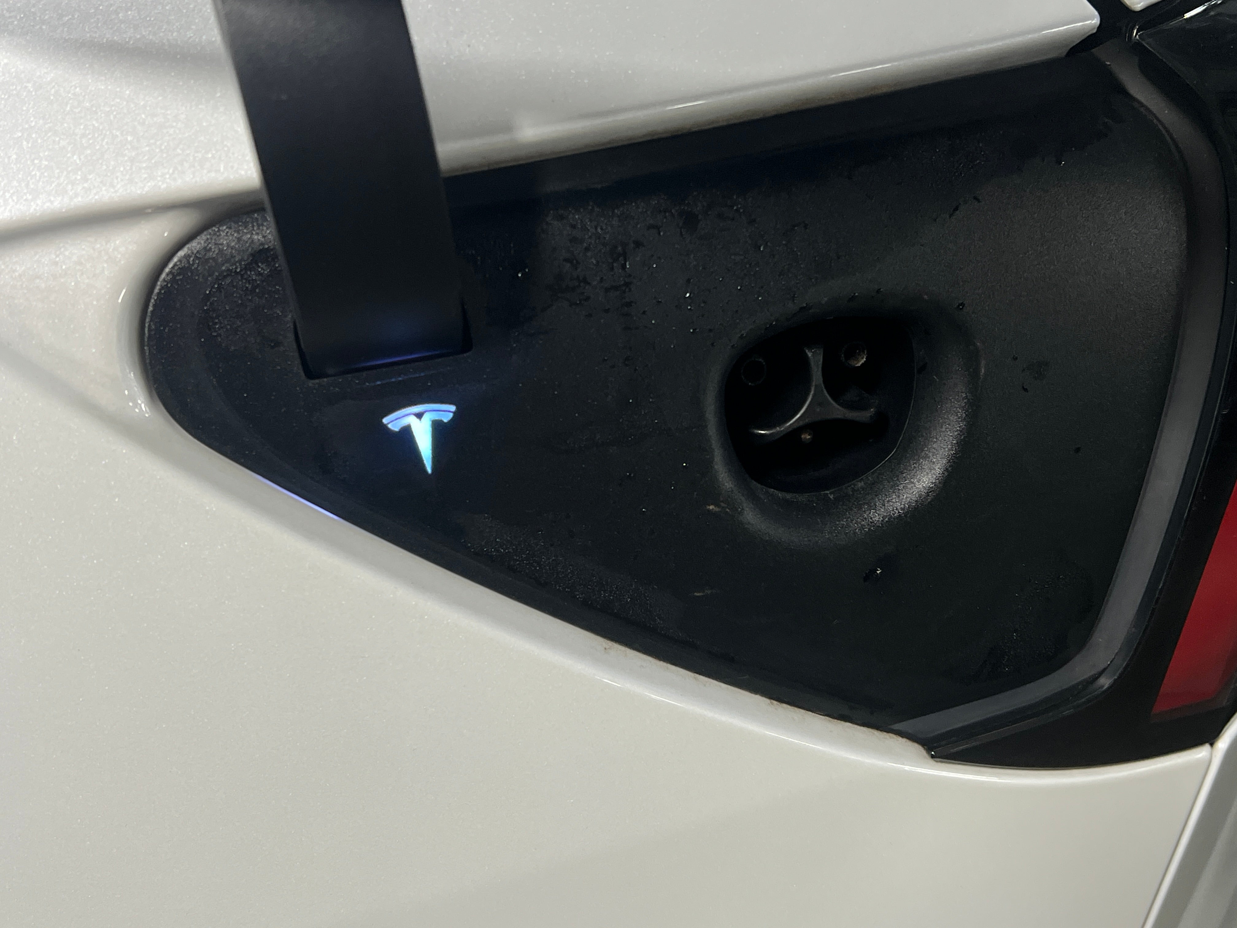 Used 2021 Tesla Model Y Long Range with VIN 5YJYGDEE5MF078985 for sale in Northfield, Minnesota