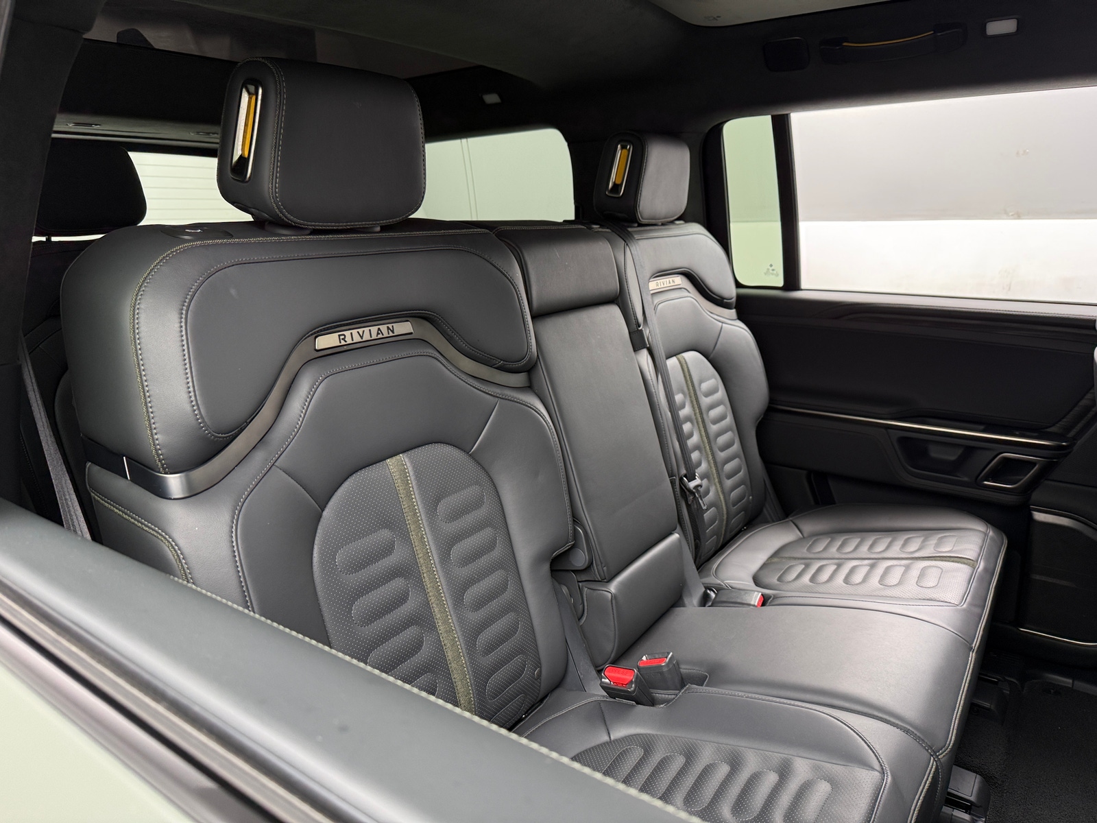 Thumbnail: 2022 Rivian R1S - 5