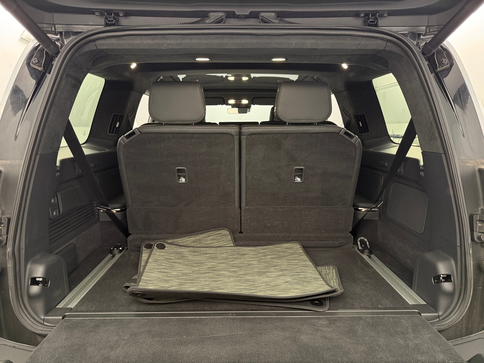 Thumbnail: 2022 Rivian R1S - 6