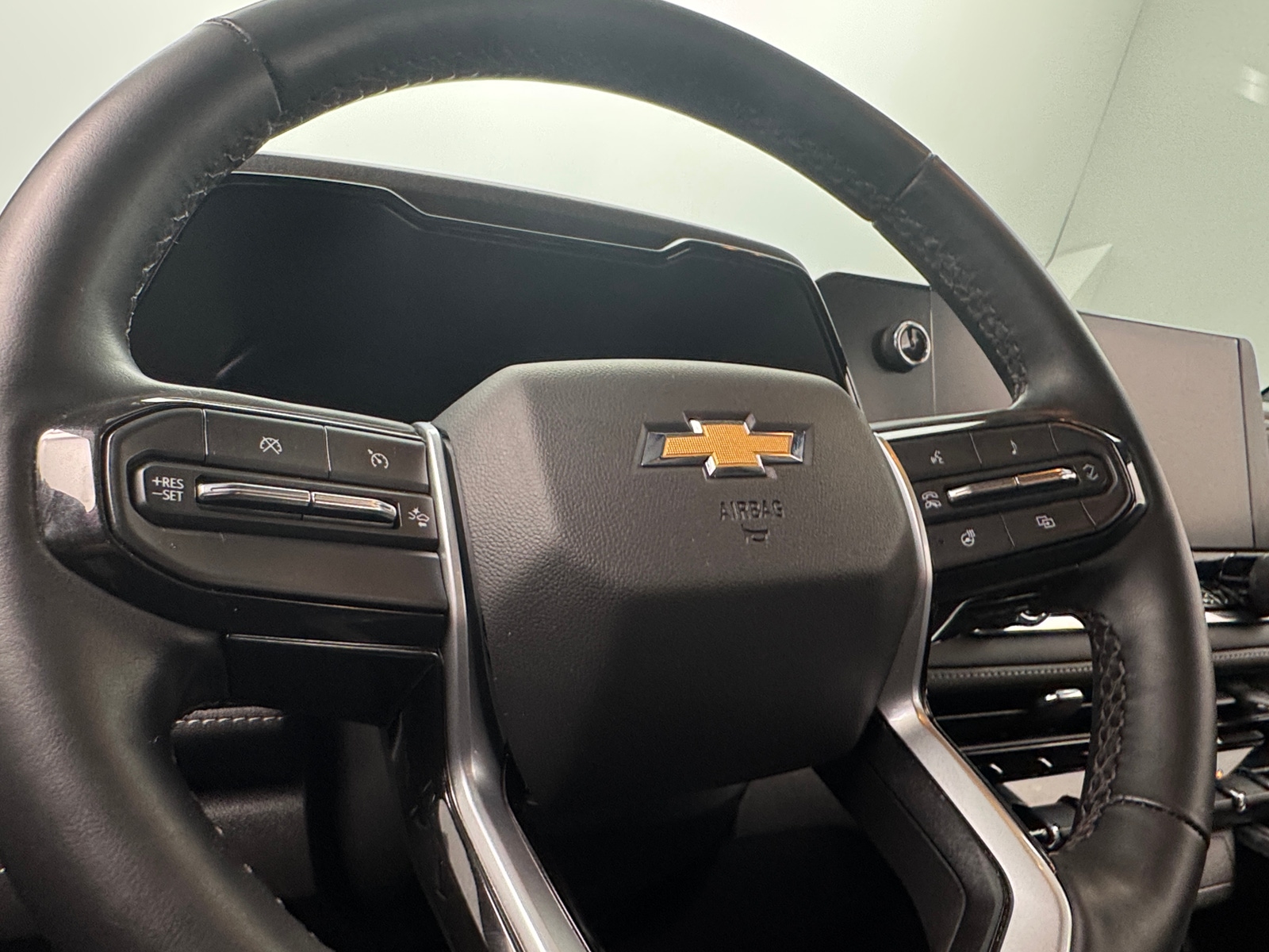 Thumbnail: 2023 Chevrolet Colorado - 5