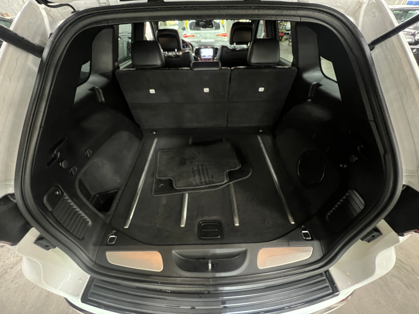 Thumbnail: 2015 Jeep Grand Cherokee - 6