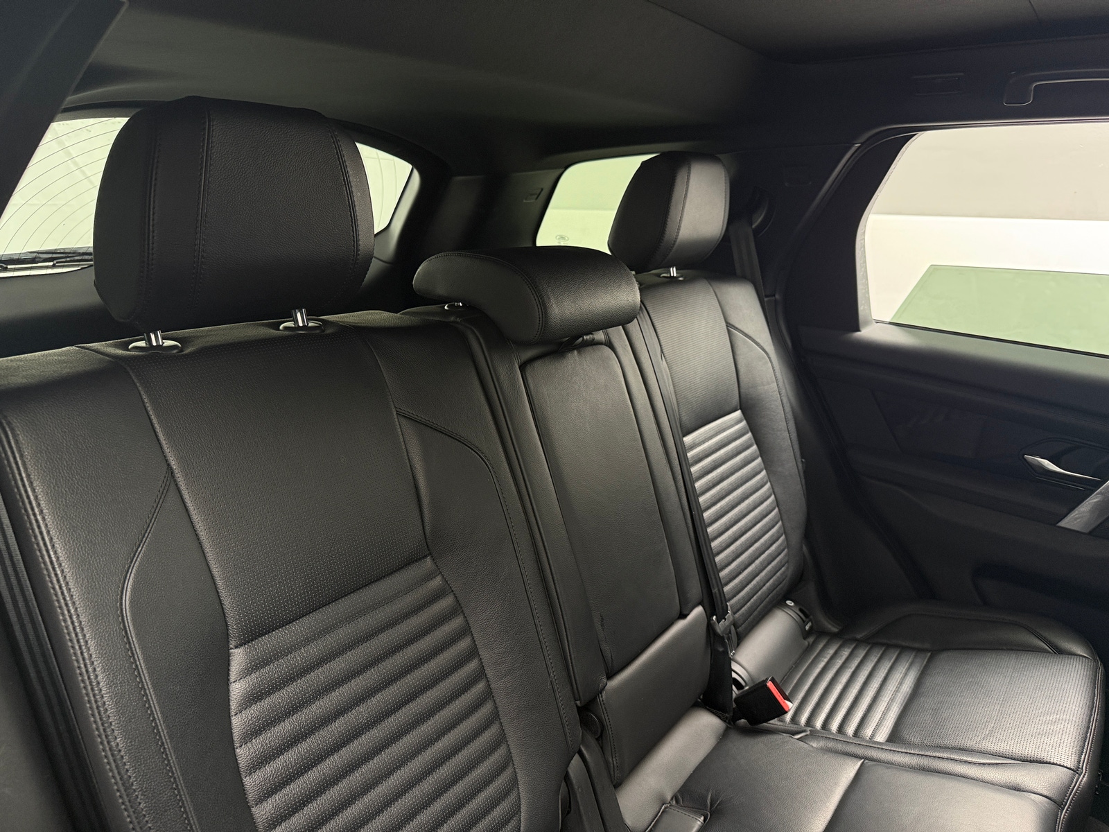 Thumbnail: 2021 Land Rover Discovery Sport - 5