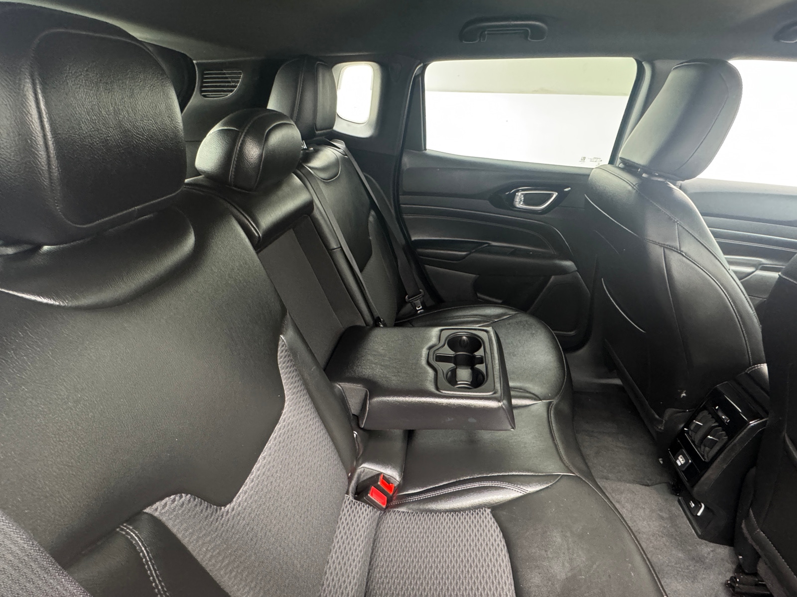 Thumbnail: 2022 Jeep Compass - 6