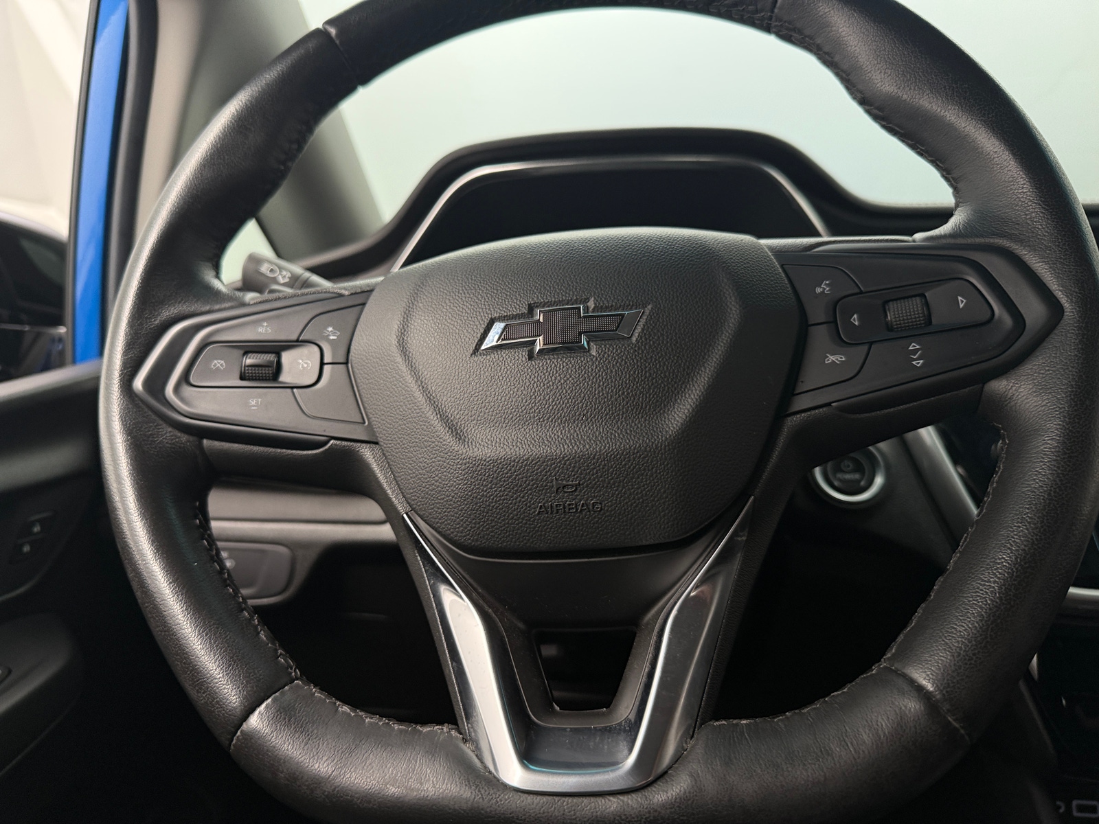 Thumbnail: 2022 Chevrolet Bolt EV - 4