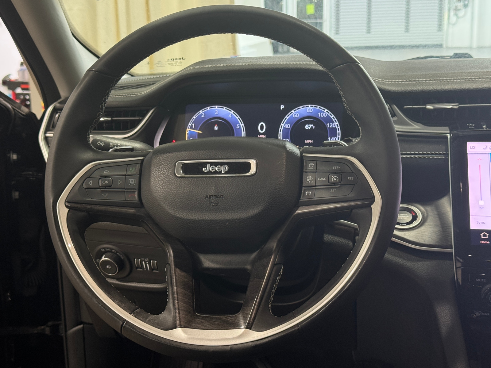 Thumbnail: 2023 Jeep Grand Cherokee L - 4