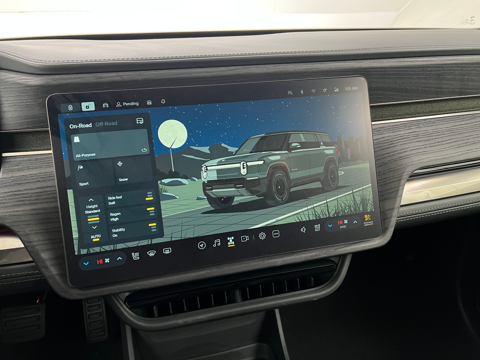 Thumbnail: 2025 Rivian R1S - 3