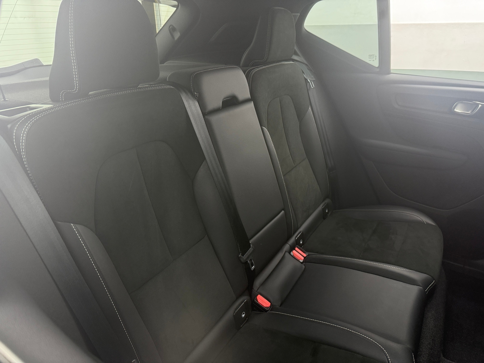 Thumbnail: 2022 Volvo XC40 - 5