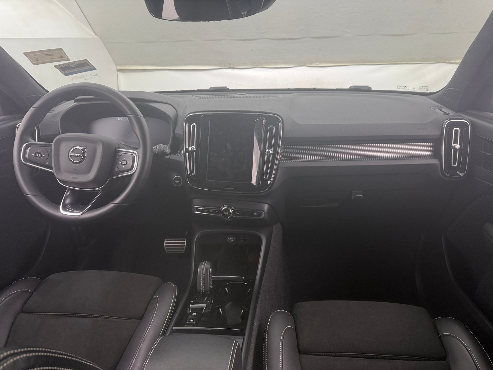 Thumbnail: 2022 Volvo XC40 - 2