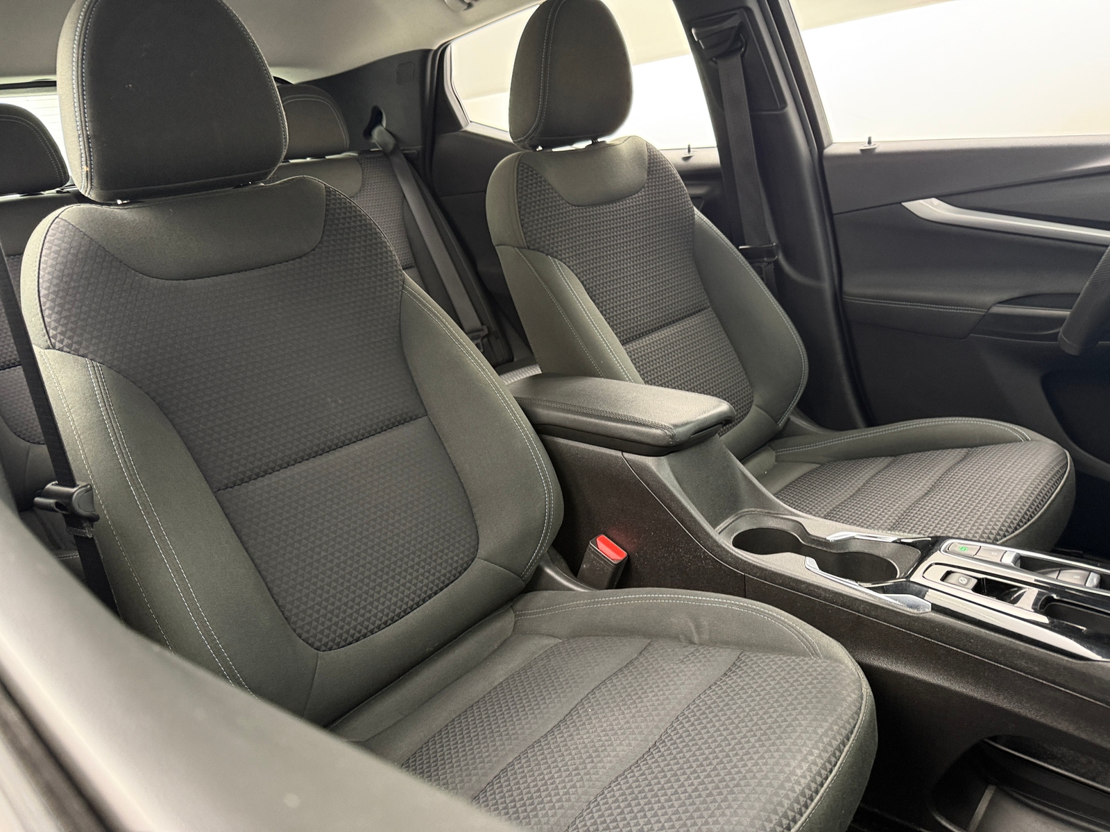 Thumbnail: 2023 Chevrolet Bolt EUV - 2