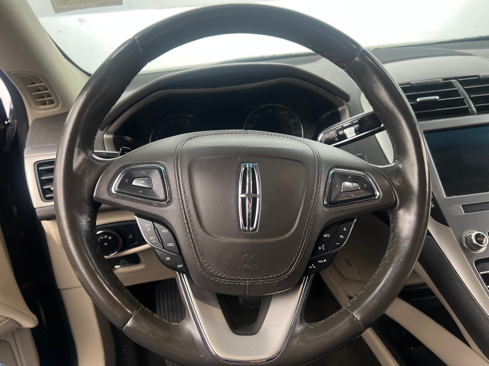 Thumbnail: 2019 Lincoln MKZ - 4