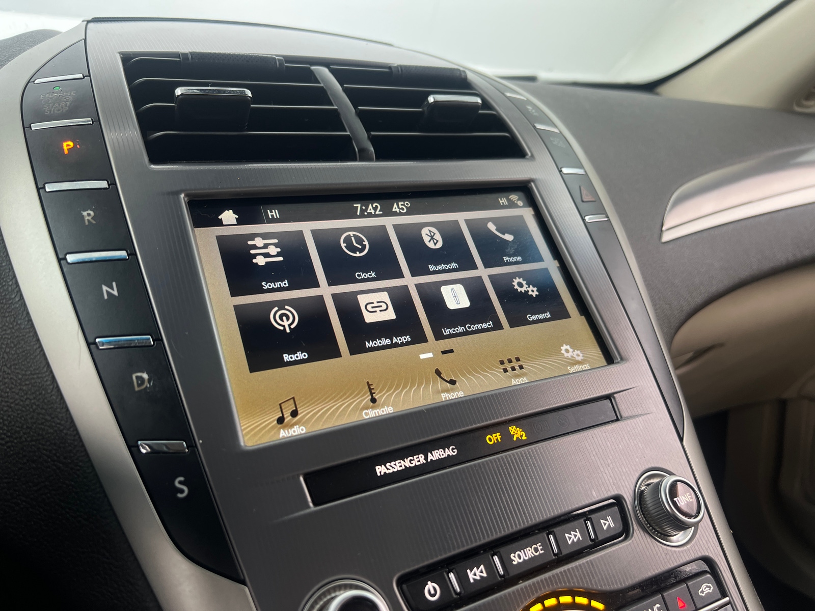 Thumbnail: 2019 Lincoln MKZ - 3